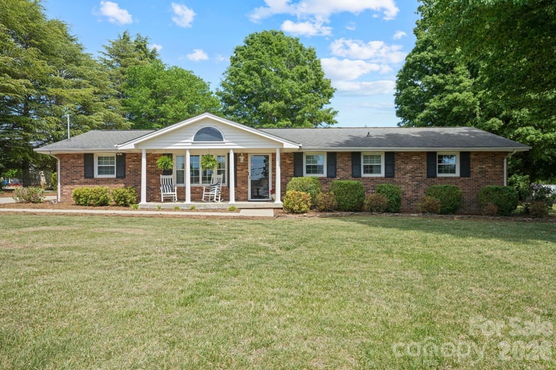 3328 Sulphur Springs Rd NE, Hickory, NC 28601