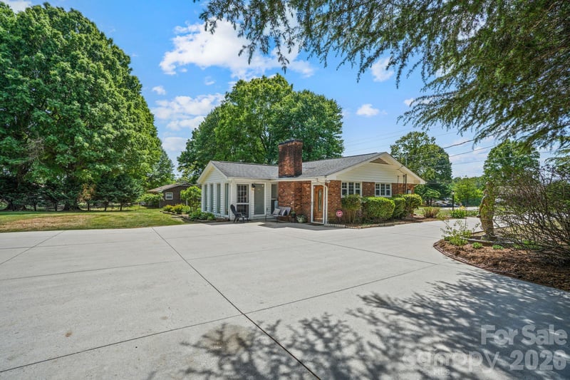 3328 Sulphur Springs Rd NE, Hickory, NC 28601
