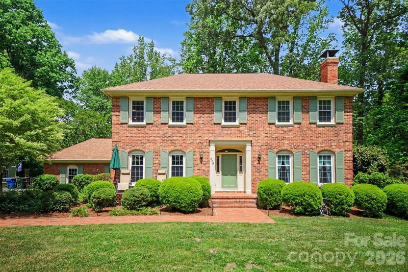 814 S Main St, Mount Holly, NC 28120