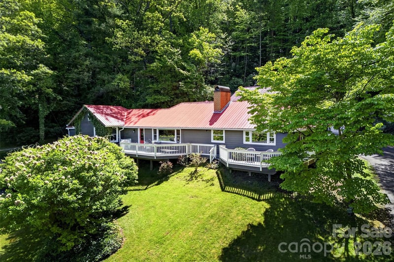 75 Old Lakey Gap Rd, Black Mountain, NC 28711