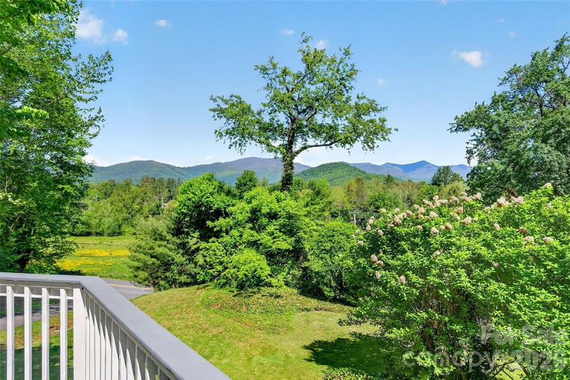 75 Old Lakey Gap Rd, Black Mountain, NC 28711
