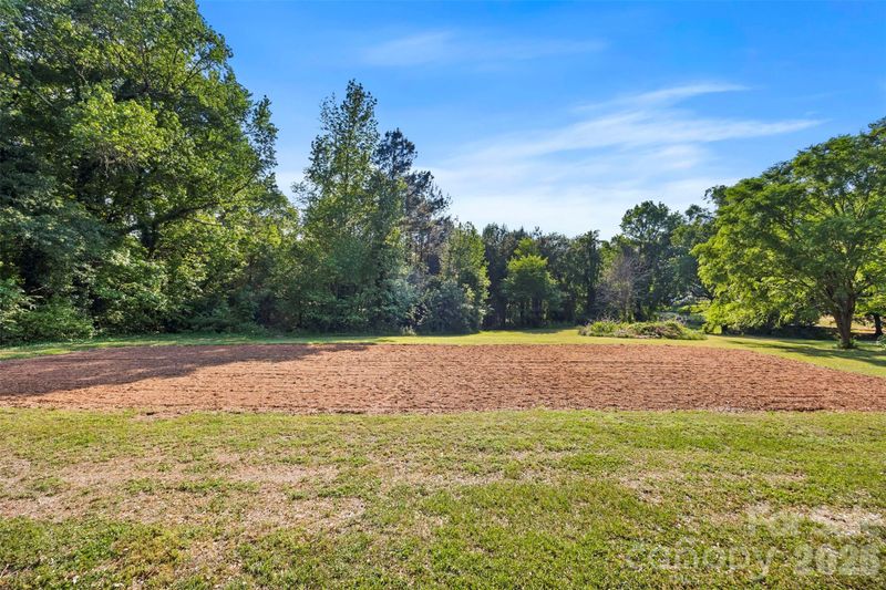 1206 South Point Rd, Belmont, NC 28012