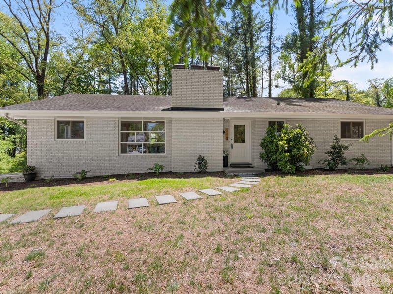 1110 3rd Ave W, Hendersonville, NC 28739