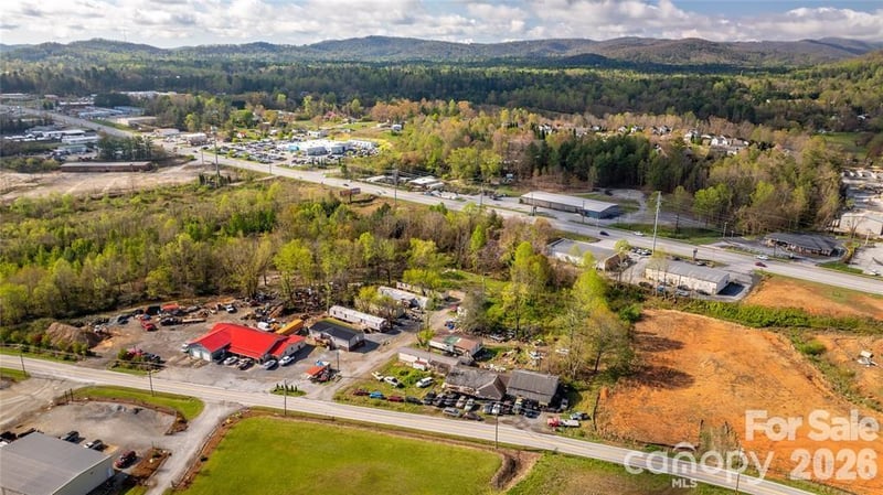 48 Heavenly Valley Ln, Hendersonville, NC 28792