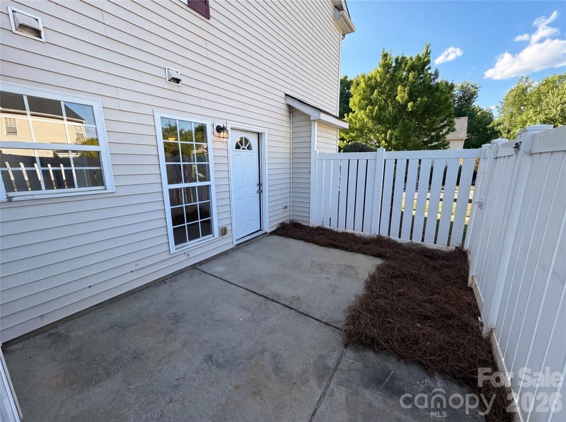 9510 Littleleaf Dr, Charlotte, NC 28215