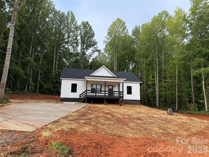 1416 Blackbird Dr, Clover, SC 29710