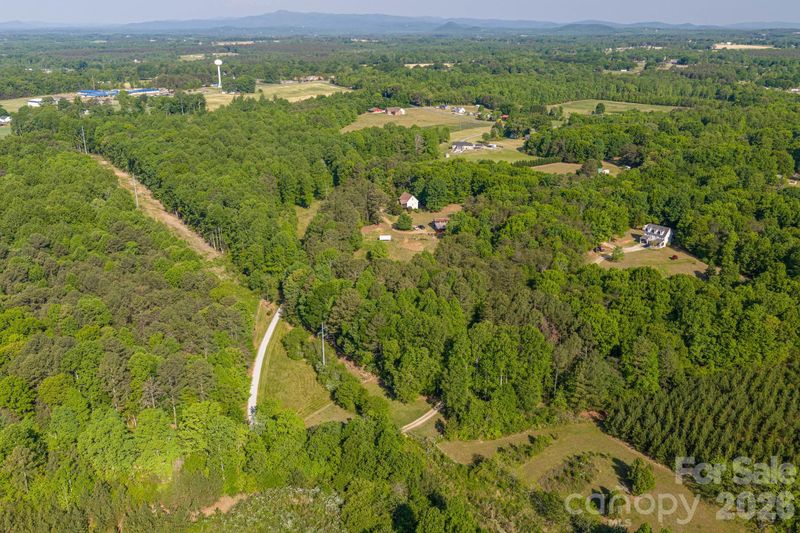 702 Saddlebrook Ln, Cherryville, NC 28021