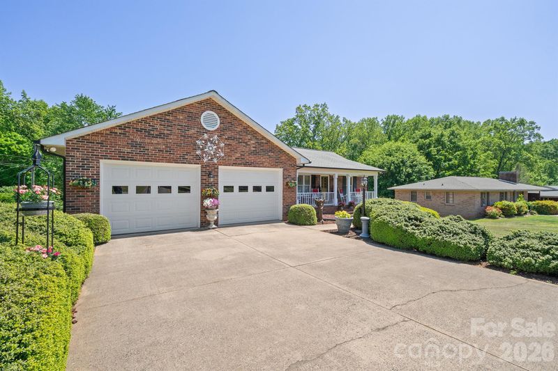 105 Rock Creek Dr, Lincolnton, NC 28092