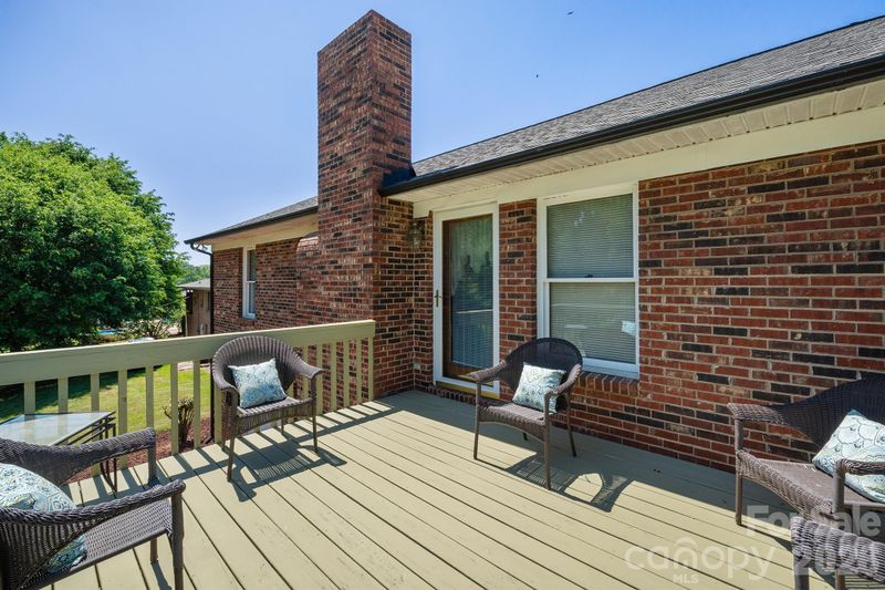 105 Rock Creek Dr, Lincolnton, NC 28092