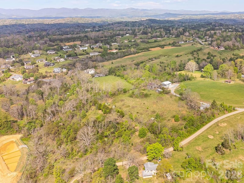 47 Gill Branch Rd, Weaverville, NC 28787