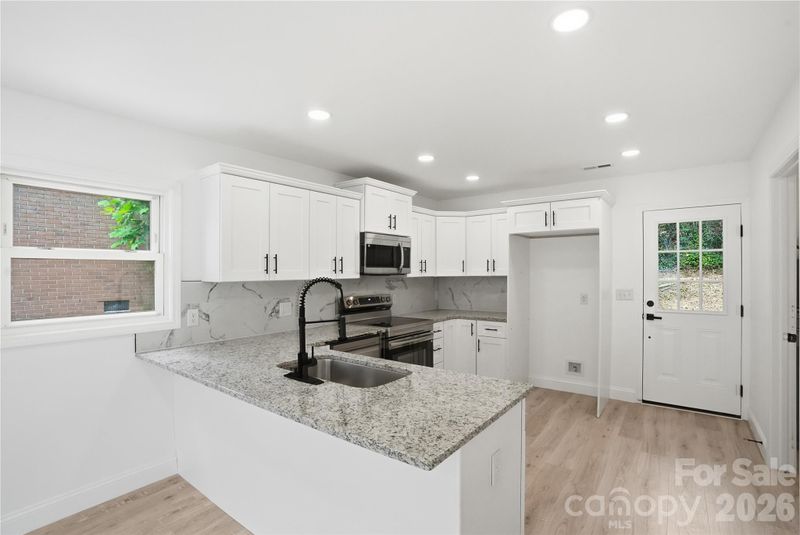 921 Green Circle Dr, Gastonia, NC 28054