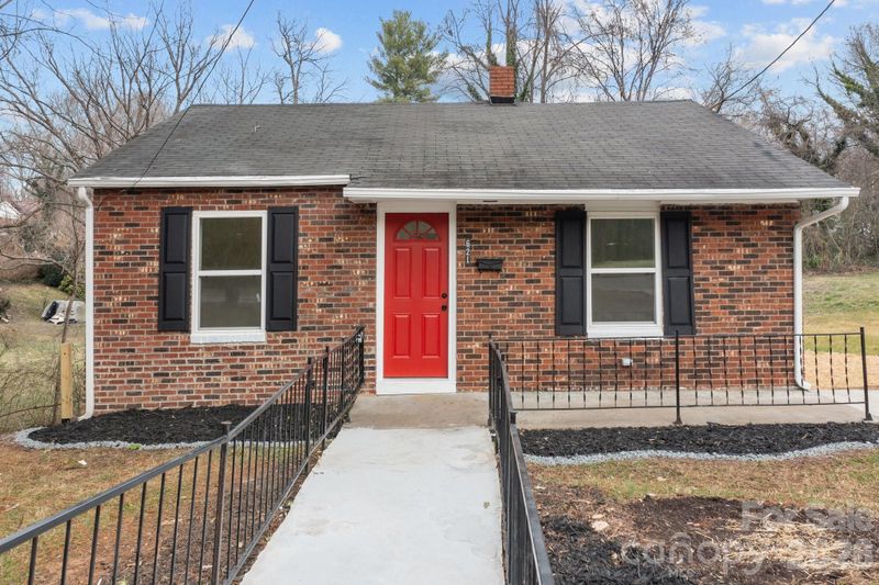 621 E Sharpe St E, Statesville, NC 28677
