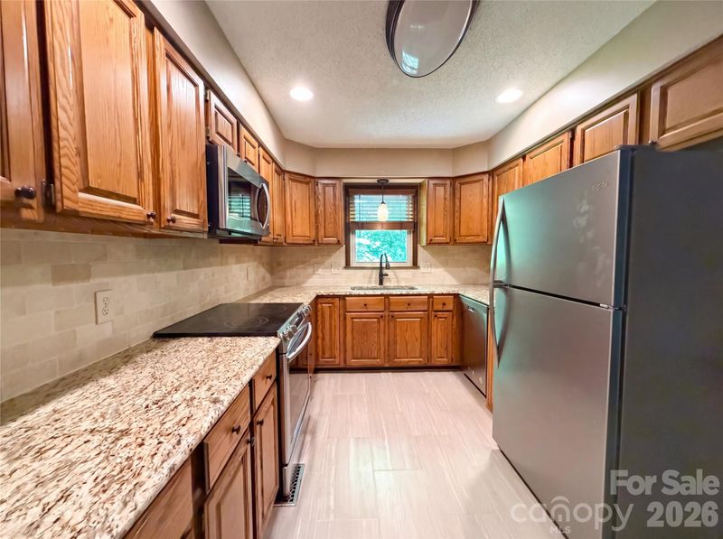8612 Piccadily Ln, Harrisburg, NC 28075