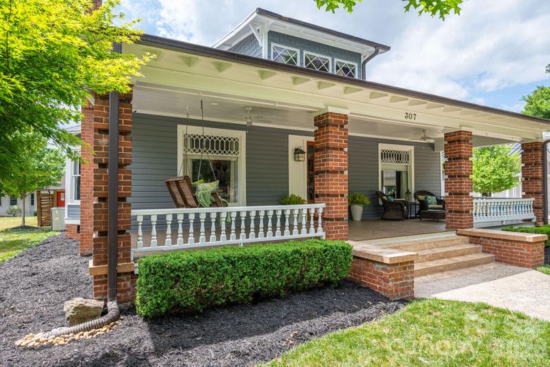 307 N Main St, Belmont, NC 28012