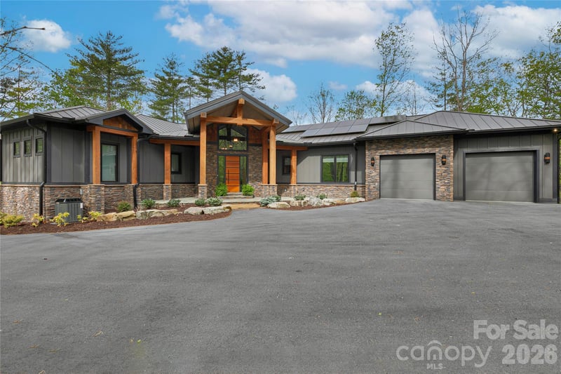 726 Ugugu Dr, Brevard, NC 28712