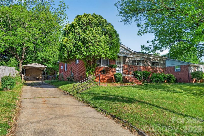 2308 Crestview Dr, Charlotte, NC 28216