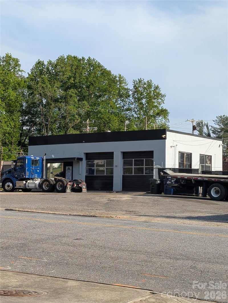903 3rd Ave NW, Hickory, NC 28601