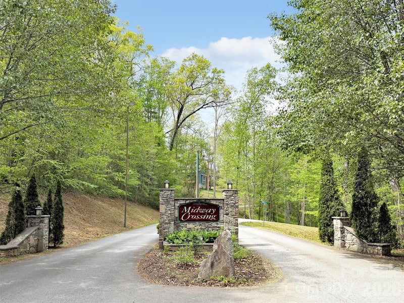 237 Midway Crossing, Clyde, NC 28721