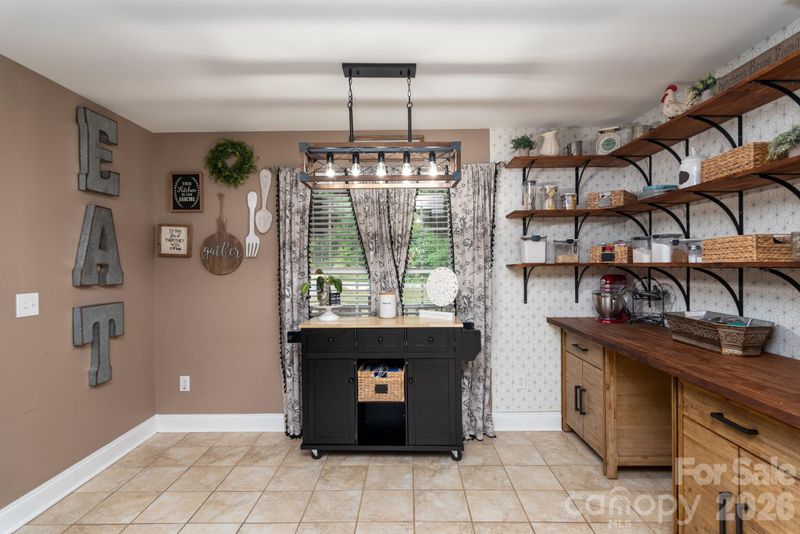 1091 Rollingwood Dr, Claremont, NC 28610