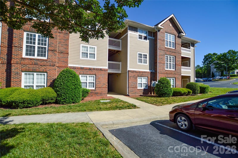 9810 Campus Walk Ln #F, Charlotte, NC 28262
