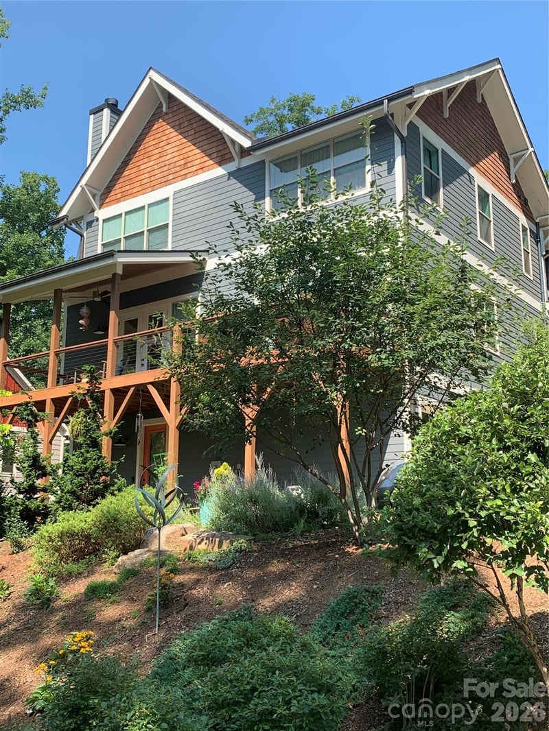 24 Acadia Dr, Asheville, NC 28806