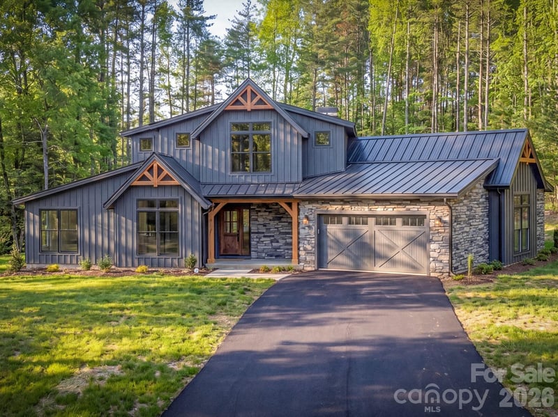 92 Crystal Heights Dr, Hendersonville, NC 28739