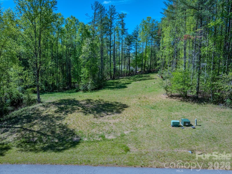 92 Crystal Heights Dr, Hendersonville, NC 28739
