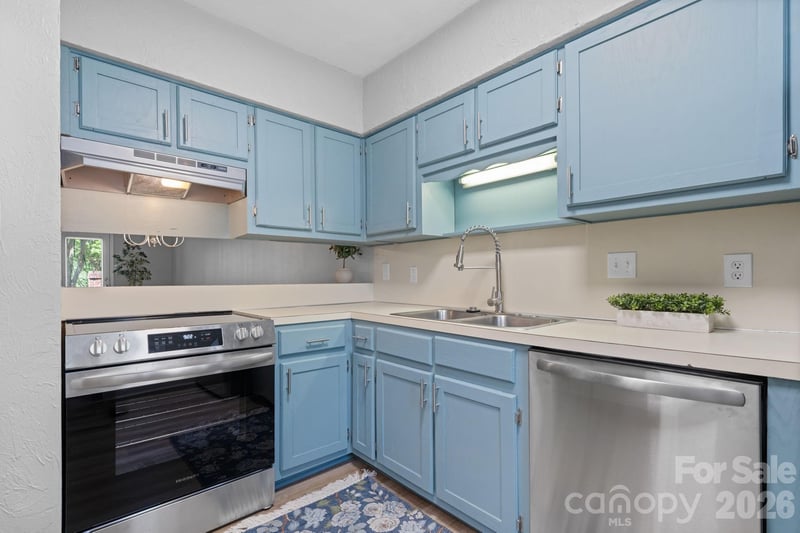 239 13th Avenue Pl NW #6, Hickory, NC 28601