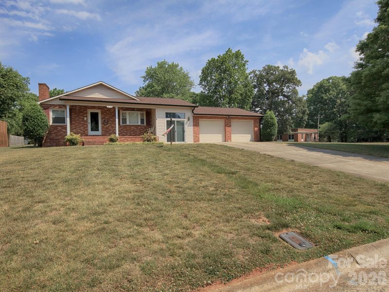 1005 Forest Park Dr, Statesville, NC 28677