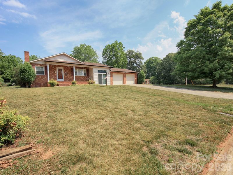 1005 Forest Park Dr, Statesville, NC 28677