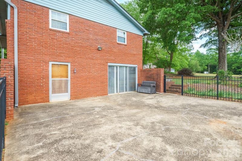 2359 Hendrix Rd, Maiden, NC 28650