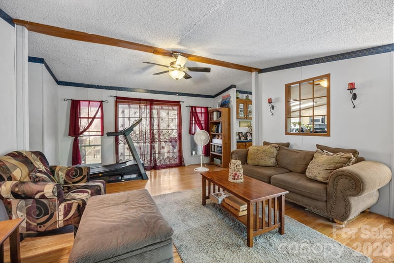 25 Weaver Ln, Black Mountain, NC 28711