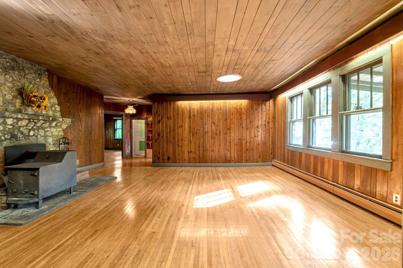 257 Pine St, Black Mountain, NC 28711