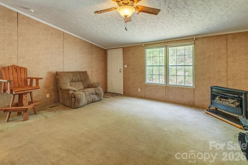 248 Blackberry Inn Rd, Weaverville, NC 28787