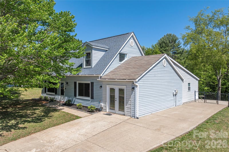 20 Lionel Pl, Asheville, NC 28806