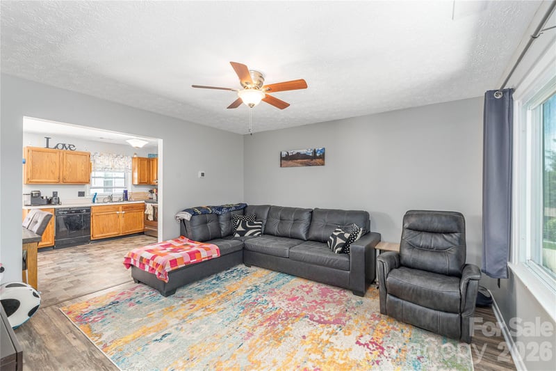20 Lionel Pl, Asheville, NC 28806