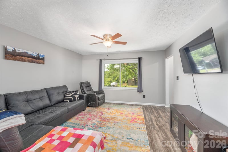 20 Lionel Pl, Asheville, NC 28806