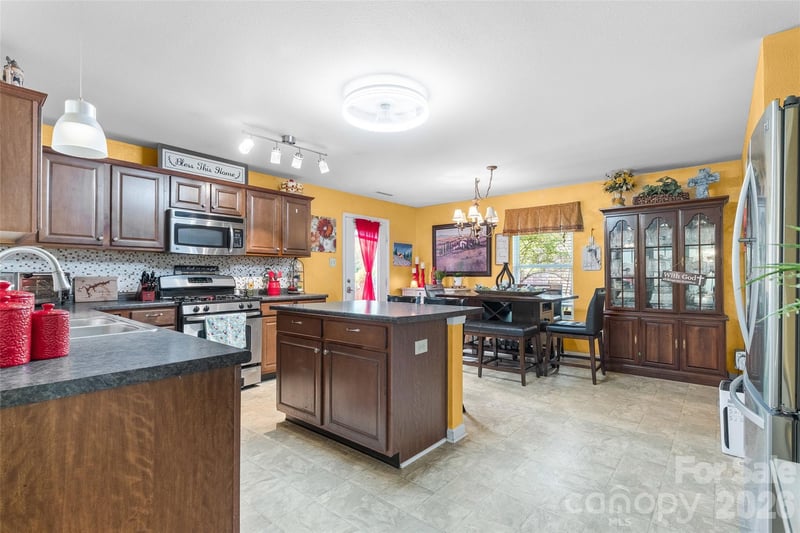 3248 Pikes Peak Dr, Gastonia, NC 28052