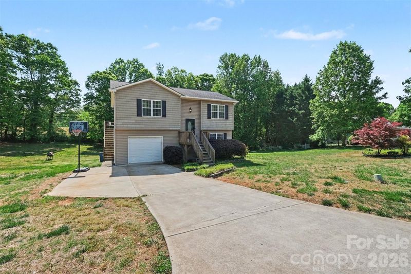 2056 Redberry Ln, Conover, NC 28613