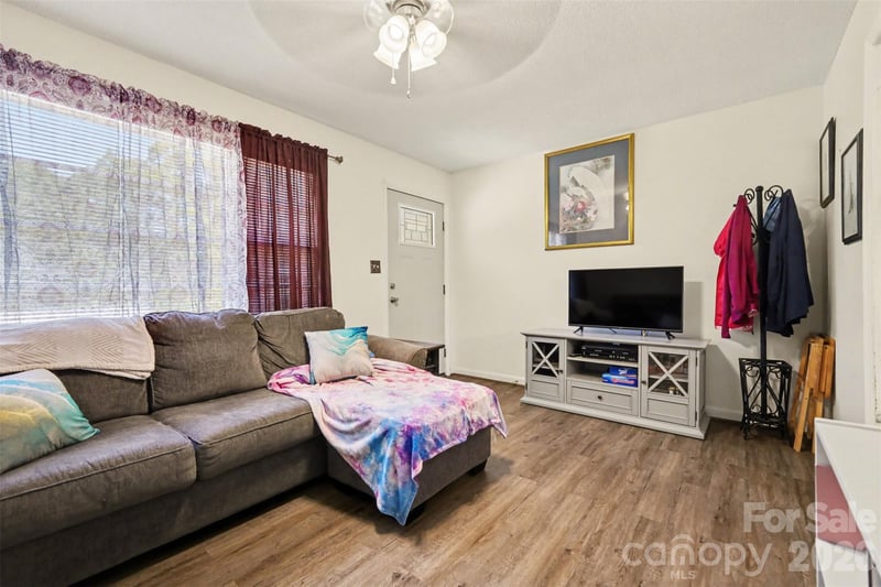 1907 Alpine Ln, Gastonia, NC 28054