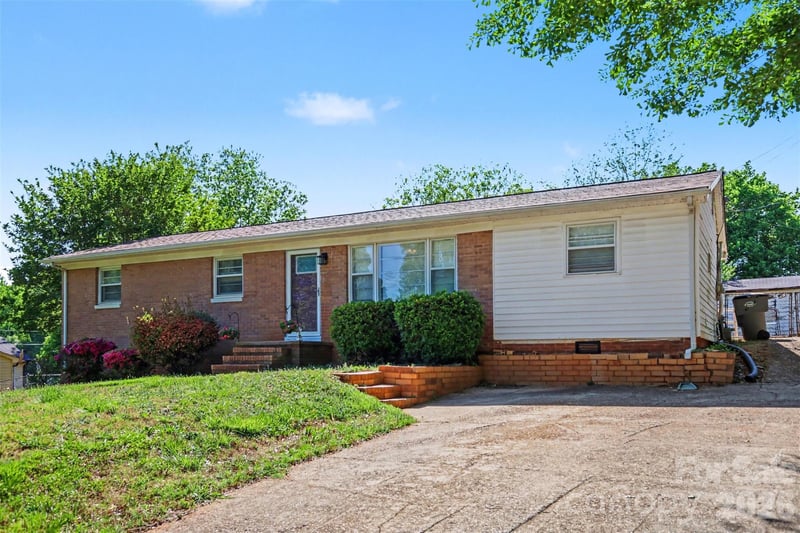1907 Alpine Ln, Gastonia, NC 28054