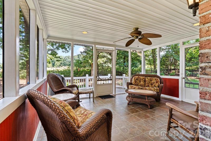 7538 Golf Course Dr S, Denver, NC 28037