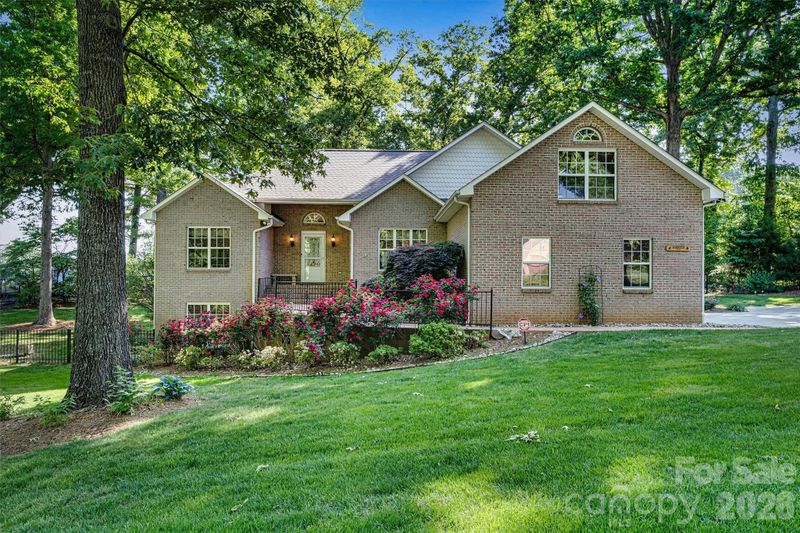 7538 Golf Course Dr S, Denver, NC 28037