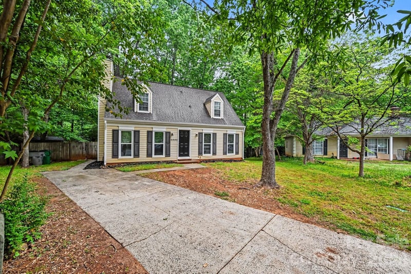 8800 Royal Scot Ln, Charlotte, NC 28227