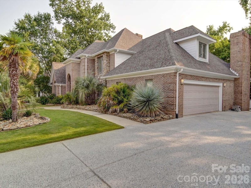 15708 Eagleview Dr, Charlotte, NC 28278