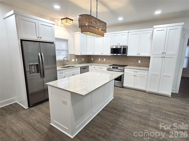 768 8th St NE, Hickory, NC 28601