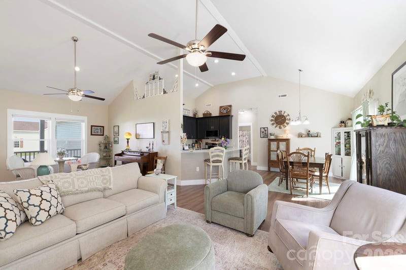 143 Beechnut Dr, Hendersonville, NC 28739