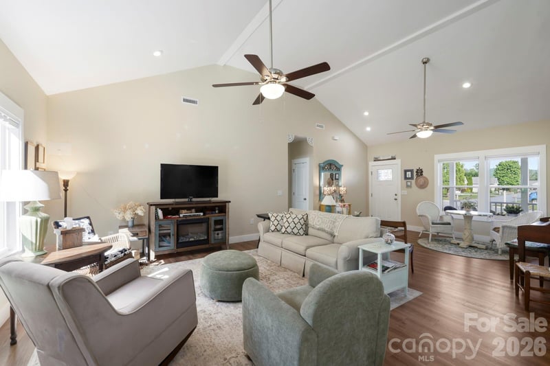 143 Beechnut Dr, Hendersonville, NC 28739