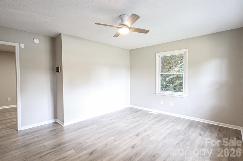 1006 Iris Dr, Gastonia, NC 28056