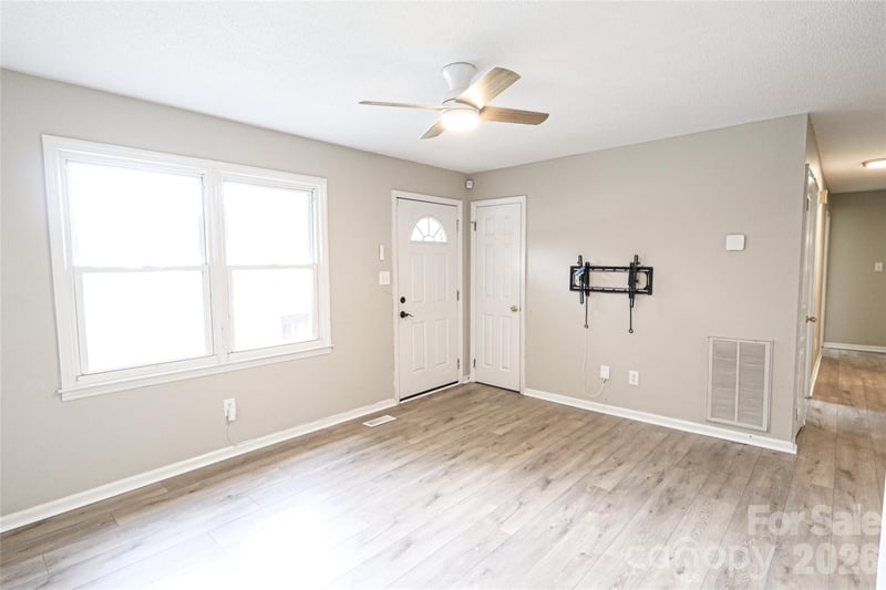 1006 Iris Dr, Gastonia, NC 28056